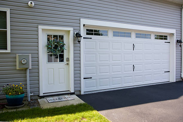 24/7 Emergency Garage Door Panel Replacement experts in Del Aire, CA